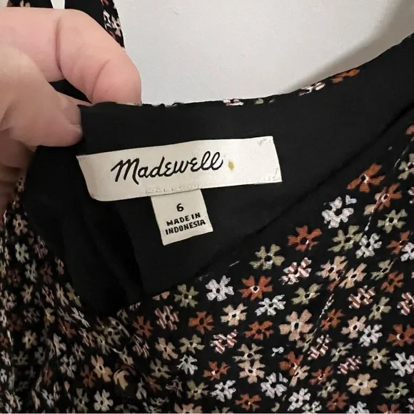 Madewell Floral Tank with Buttons - Picture 3 of 5